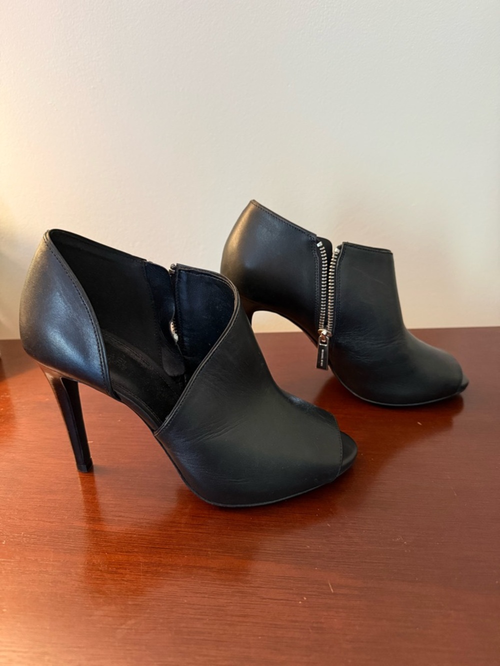 Soooo Cute ! Michael Kors Black Leather Peep-Toe High Heel Ankle Booties - Picture 6 of 7